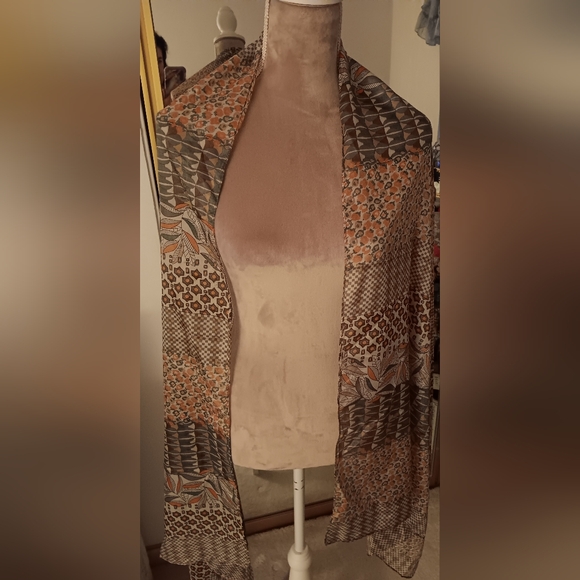 D&Y~Brown Tan Geometric Print Lightweight Neutral Wrap Scarf NWT - Picture 13 of 15